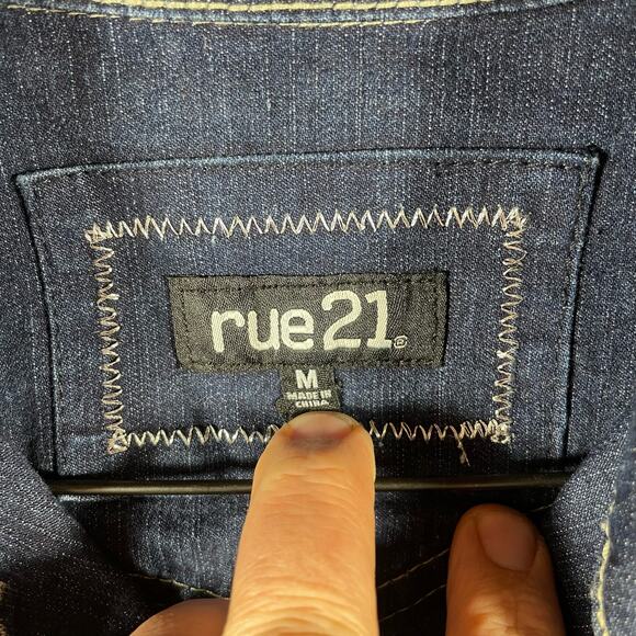 Rue 21 Button Up Jean Jacket Women's Medium Blue Long Sleeve Streetwear Denim - Picture 3 of 7